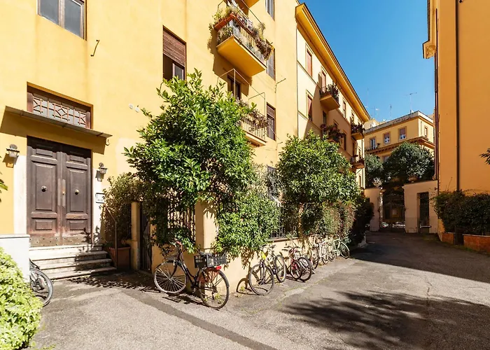 Guesthost - San Lorenzo Bright X8 Apartment